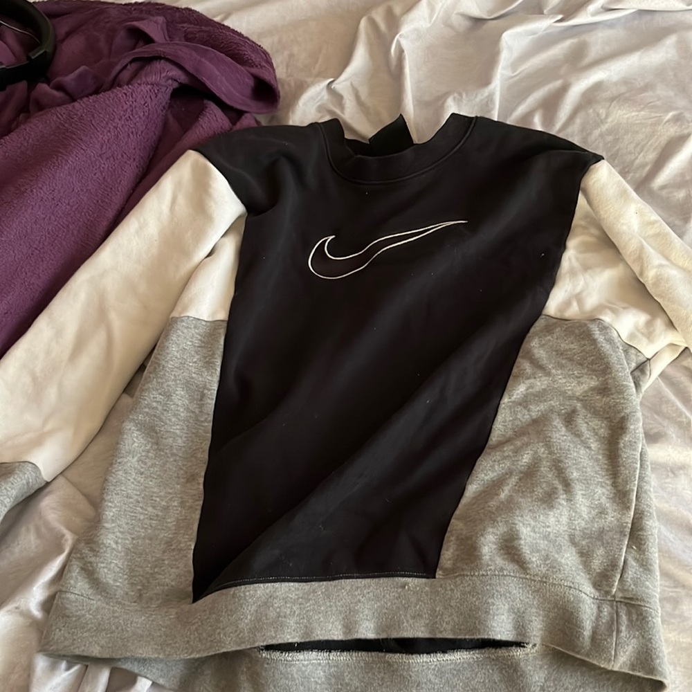 Nike sweatshirt-size junior small